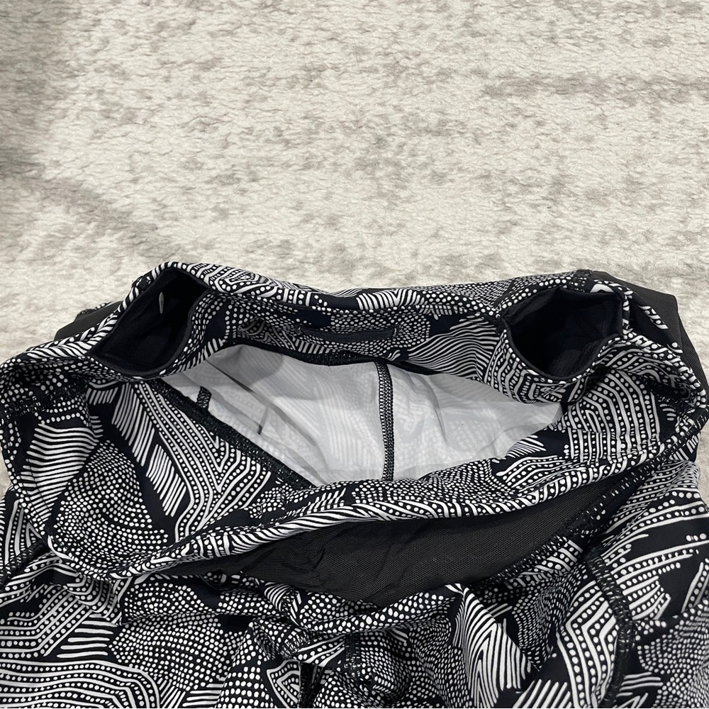 Lululemon Goal Crusher 7/8 Tight in Dottie Tribe White Black / Black - Picture 12 of 16